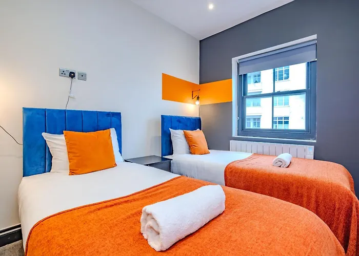 3 Bedroom 2 Bathroom I Super Central Location I Sleep 9 Guests