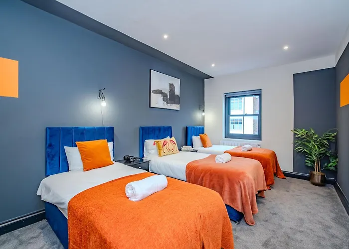 3 Bedroom 2 Bathroom I Super Central Location I Sleep 9 Guests