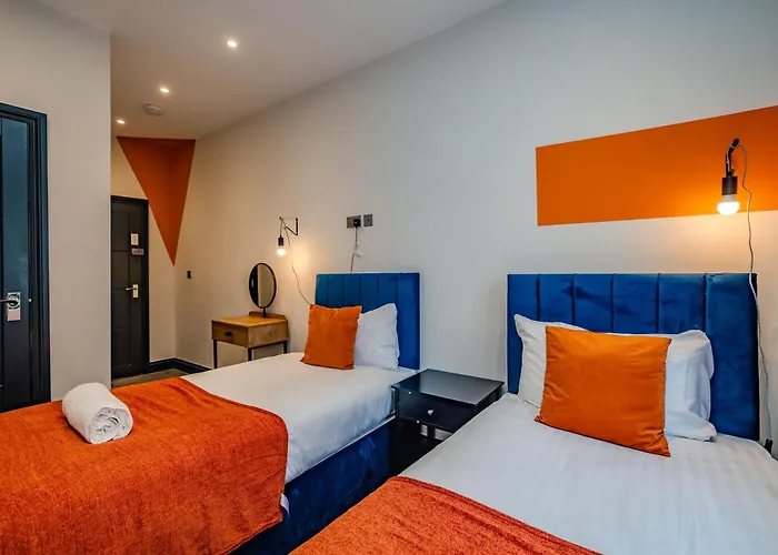 3 Bedroom 2 Bathroom I Super Central Location I Sleep 9 Guests