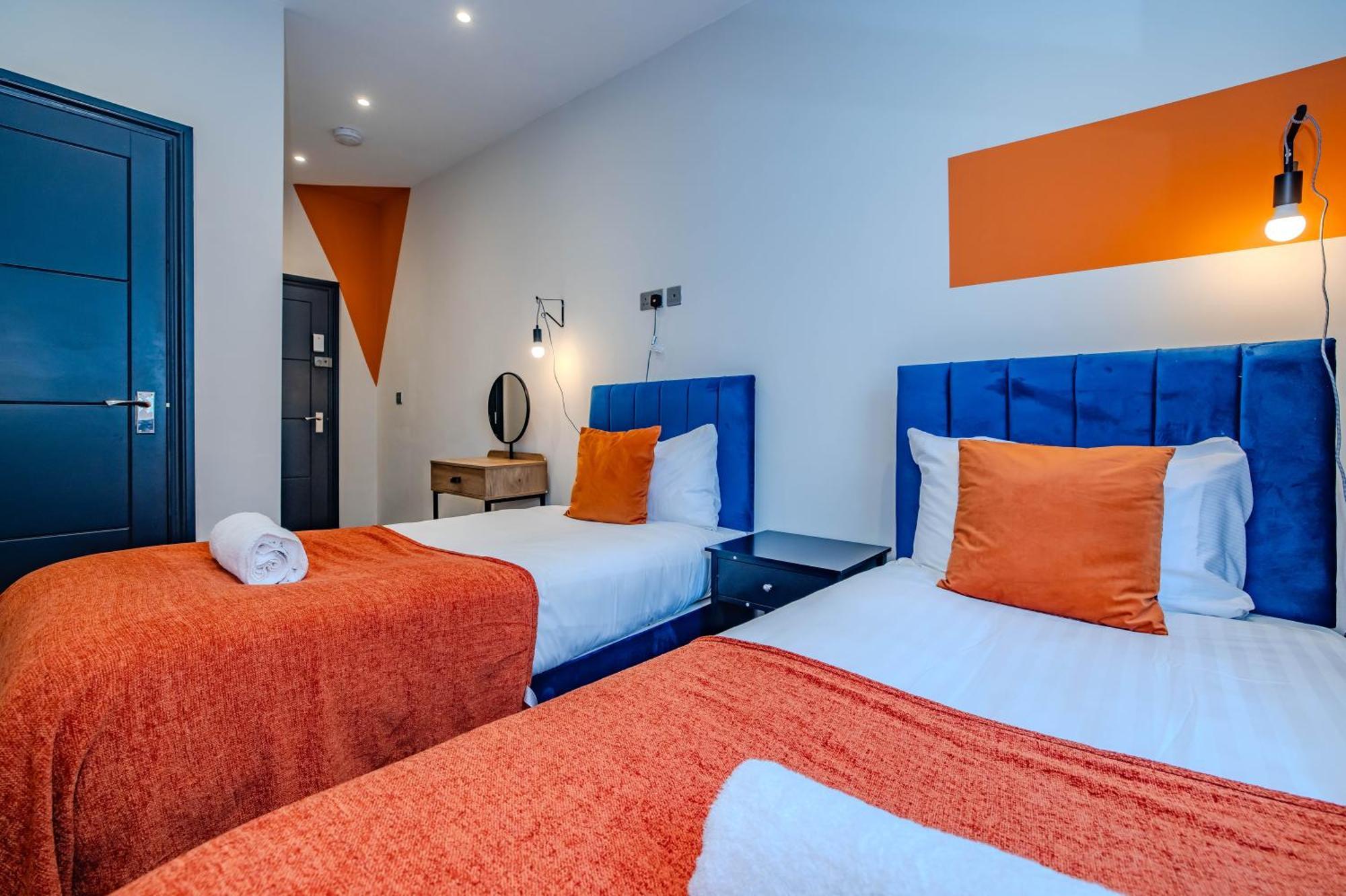 3 Bedroom 2 Bathroom I Super Location I Sleep 9 Guests *