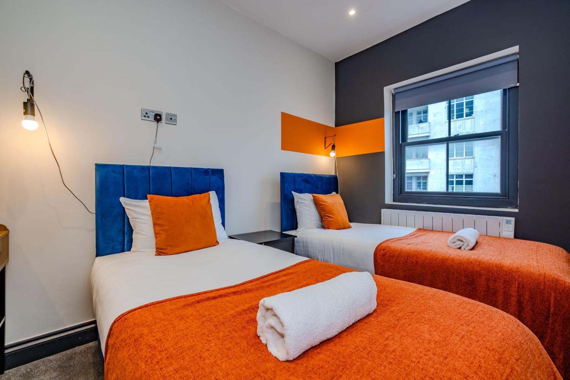 3 Bedroom 2 Bathroom I Super Location I Sleep 9 Guests Apartment Brighton